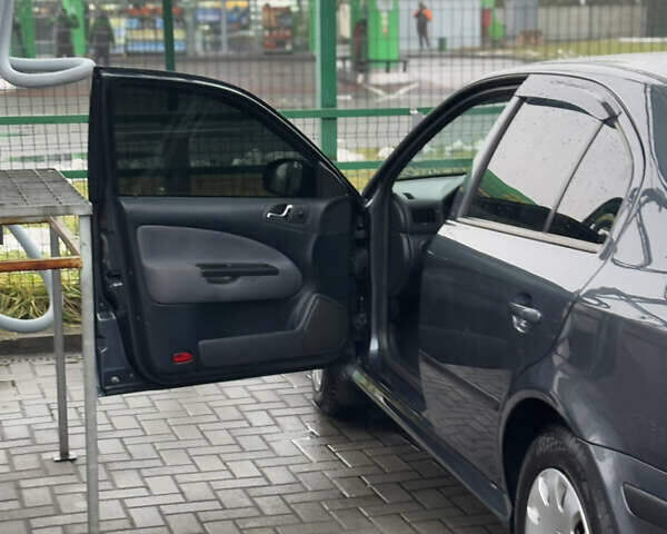 Серый Шкода Октавия, объемом двигателя 1.6 л и пробегом 170 тыс. км за 5550 $, фото 5 на Automoto.ua