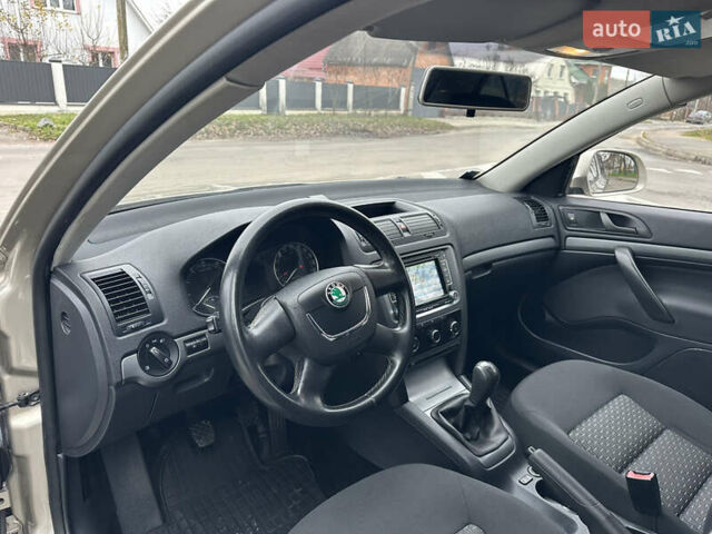 Серый Шкода Октавия, объемом двигателя 1.6 л и пробегом 159 тыс. км за 7499 $, фото 36 на Automoto.ua