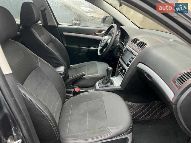 Серый Шкода Октавия, объемом двигателя 1.9 л и пробегом 280 тыс. км за 7000 $, фото 12 на Automoto.ua