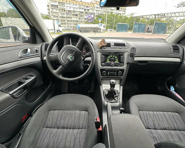 Серый Шкода Октавия, объемом двигателя 1.97 л и пробегом 322 тыс. км за 8200 $, фото 12 на Automoto.ua