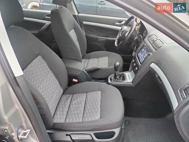 Серый Шкода Октавия, объемом двигателя 1.6 л и пробегом 270 тыс. км за 8200 $, фото 8 на Automoto.ua