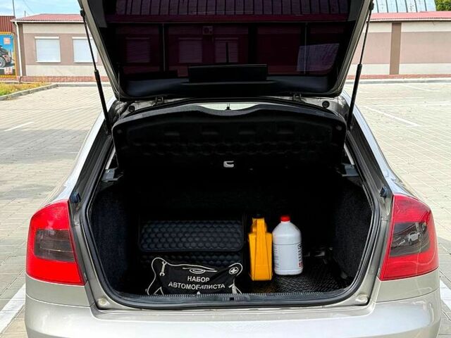 Шкода Октавия 2010 в Черкассах на Automoto.ua Серый Шкода Октавия, объемом двигателя 1.6 л и пробегом 198 тыс. км за 7500 $, фото 5 на Automoto.ua