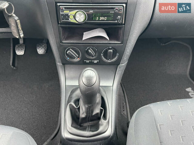 Сірий Шкода Октавія, об'ємом двигуна 1.6 л та пробігом 150 тис. км за 7500 $, фото 66 на Automoto.ua