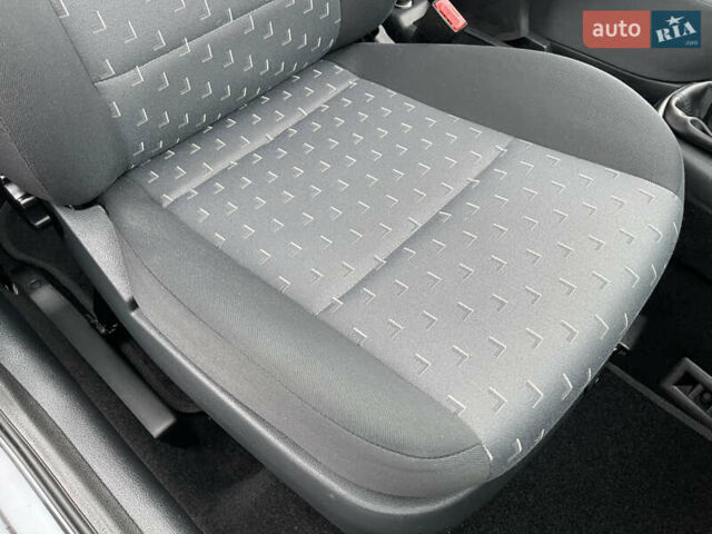 Серый Шкода Октавия, объемом двигателя 1.6 л и пробегом 150 тыс. км за 7500 $, фото 54 на Automoto.ua