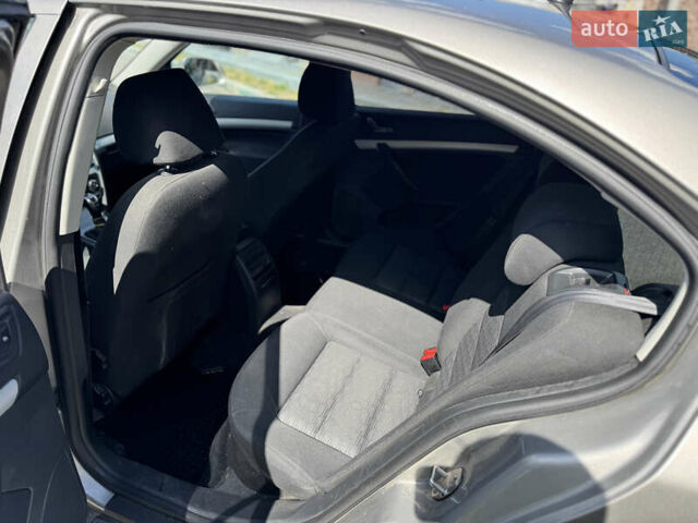 Сірий Шкода Октавія, об'ємом двигуна 1.6 л та пробігом 361 тис. км за 6100 $, фото 5 на Automoto.ua