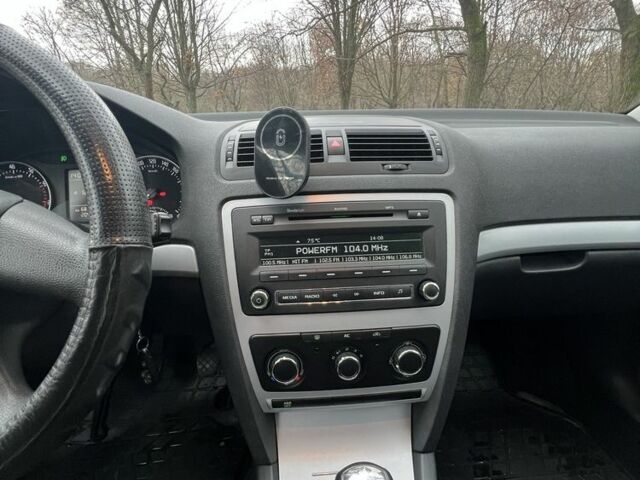 Серый Шкода Октавия, объемом двигателя 1.8 л и пробегом 204 тыс. км за 7500 $, фото 14 на Automoto.ua