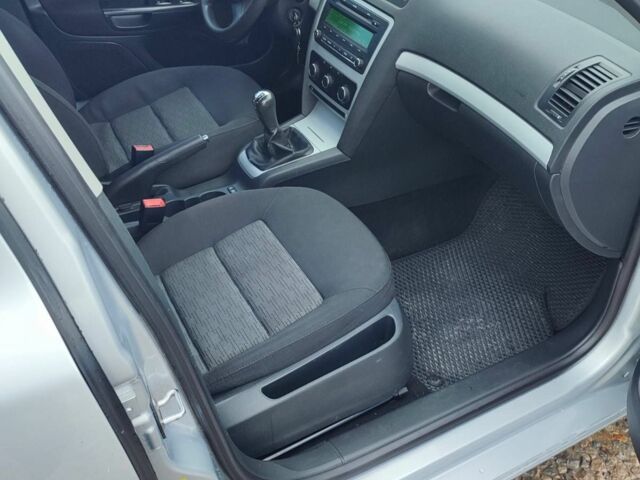 Сірий Шкода Октавія, об'ємом двигуна 1.6 л та пробігом 130 тис. км за 7800 $, фото 2 на Automoto.ua