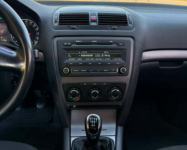 Серый Шкода Октавия, объемом двигателя 1.6 л и пробегом 315 тыс. км за 7800 $, фото 24 на Automoto.ua