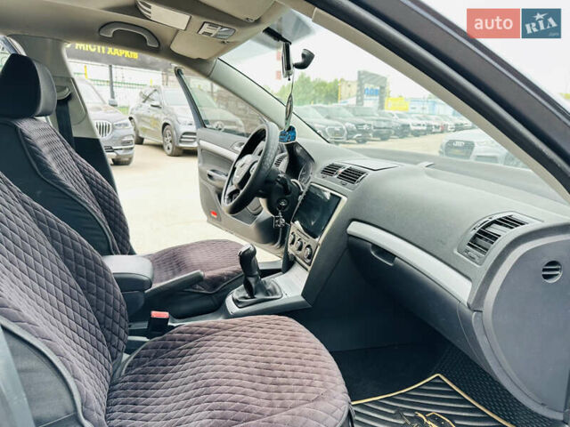 Серый Шкода Октавия, объемом двигателя 1.6 л и пробегом 280 тыс. км за 6300 $, фото 22 на Automoto.ua