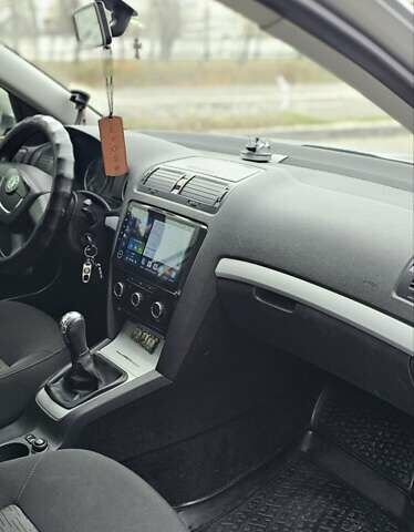 Серый Шкода Октавия, объемом двигателя 1.8 л и пробегом 192 тыс. км за 9299 $, фото 4 на Automoto.ua