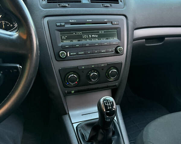 Серый Шкода Октавия, объемом двигателя 1.6 л и пробегом 315 тыс. км за 7800 $, фото 17 на Automoto.ua