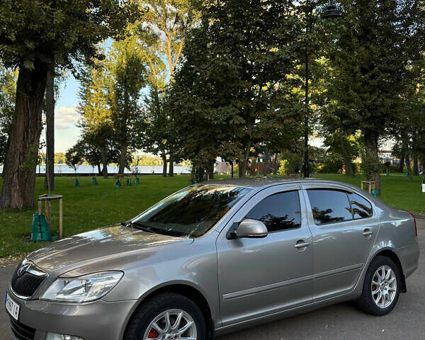 Серый Шкода Октавия, объемом двигателя 1.8 л и пробегом 248 тыс. км за 7500 $, фото 2 на Automoto.ua