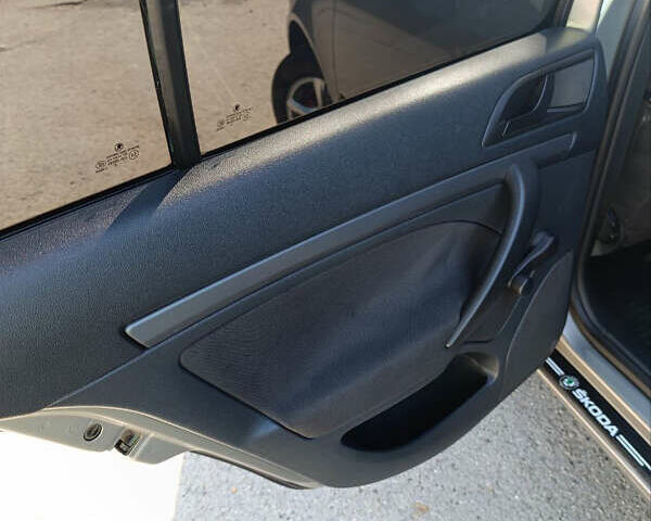 Сірий Шкода Октавія, об'ємом двигуна 1.6 л та пробігом 265 тис. км за 7100 $, фото 6 на Automoto.ua