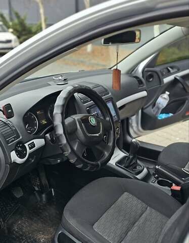 Серый Шкода Октавия, объемом двигателя 1.8 л и пробегом 192 тыс. км за 9299 $, фото 5 на Automoto.ua