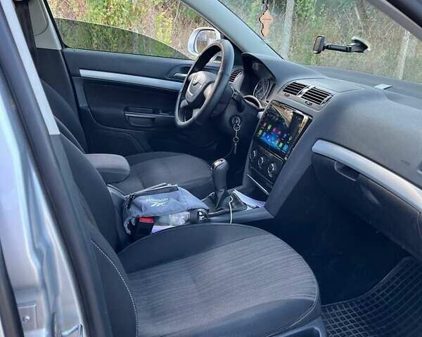 Сірий Шкода Октавія, об'ємом двигуна 1.8 л та пробігом 180 тис. км за 8200 $, фото 2 на Automoto.ua