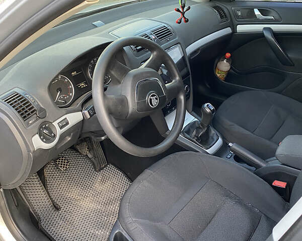 Сірий Шкода Октавія, об'ємом двигуна 1.8 л та пробігом 170 тис. км за 7500 $, фото 10 на Automoto.ua