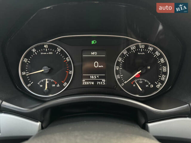 Серый Шкода Октавия, объемом двигателя 1.2 л и пробегом 233 тыс. км за 7600 $, фото 18 на Automoto.ua