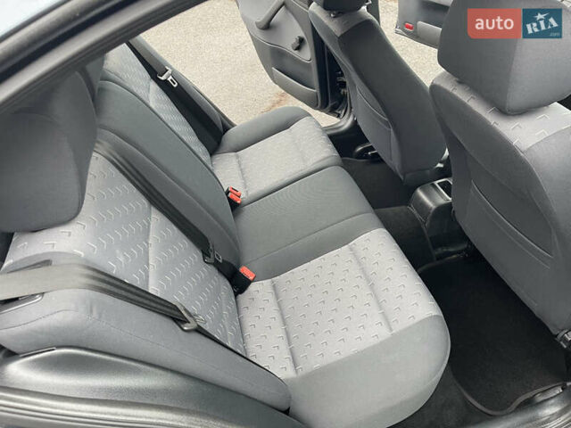 Серый Шкода Октавия, объемом двигателя 1.6 л и пробегом 150 тыс. км за 7500 $, фото 64 на Automoto.ua