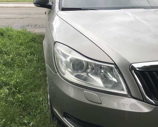 Сірий Шкода Октавія, об'ємом двигуна 1.2 л та пробігом 269 тис. км за 7500 $, фото 2 на Automoto.ua