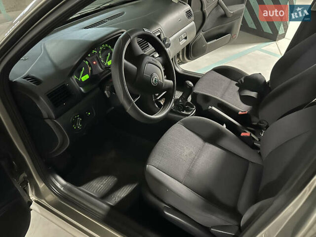 Сірий Шкода Октавія, об'ємом двигуна 1.6 л та пробігом 200 тис. км за 6900 $, фото 35 на Automoto.ua