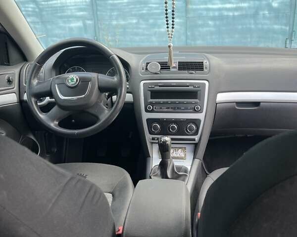 Серый Шкода Октавия, объемом двигателя 1.6 л и пробегом 260 тыс. км за 7900 $, фото 4 на Automoto.ua