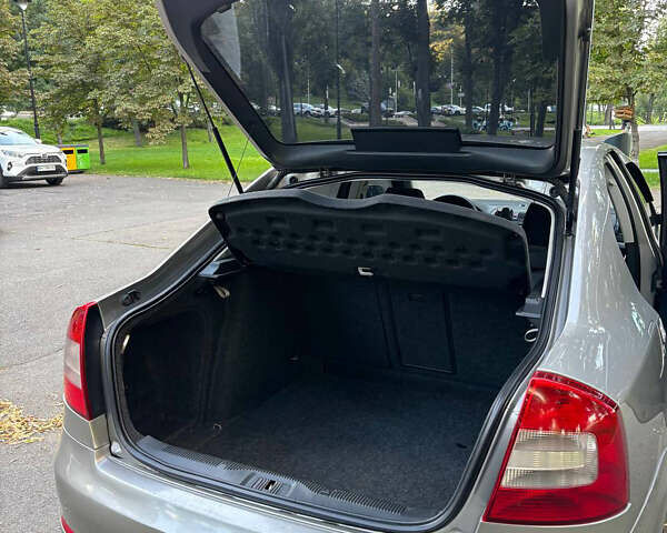 Серый Шкода Октавия, объемом двигателя 1.8 л и пробегом 248 тыс. км за 7500 $, фото 6 на Automoto.ua