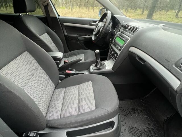 Серый Шкода Октавия, объемом двигателя 1.8 л и пробегом 204 тыс. км за 7500 $, фото 16 на Automoto.ua