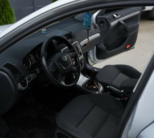 Шкода Октавія 2010 у Дніпро (Дніпропетровську) на Automoto.ua Сірий Шкода Октавія, об'ємом двигуна 1.97 л та пробігом 292 тис. км за 9300 $, фото 13 на Automoto.ua
