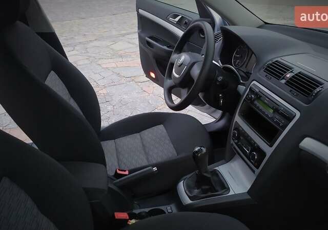 Сірий Шкода Октавія, об'ємом двигуна 1.4 л та пробігом 161 тис. км за 7800 $, фото 132 на Automoto.ua