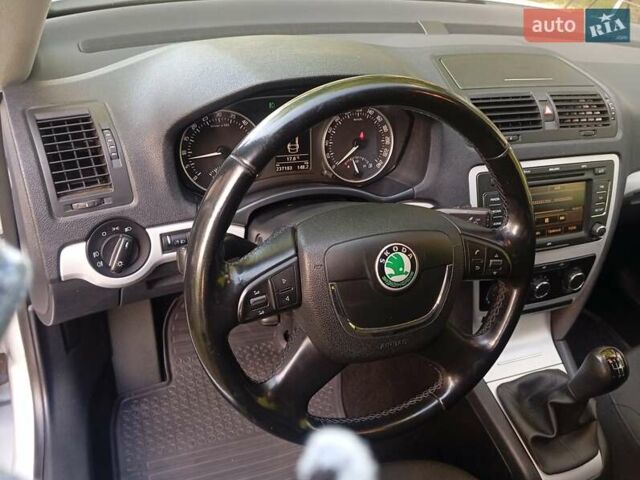 Сірий Шкода Октавія, об'ємом двигуна 1.6 л та пробігом 237 тис. км за 7800 $, фото 76 на Automoto.ua
