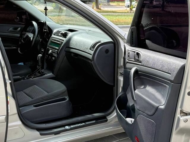 Сірий Шкода Октавія, об'ємом двигуна 1.6 л та пробігом 198 тис. км за 7300 $, фото 6 на Automoto.ua