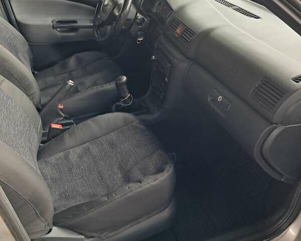 Серый Шкода Октавия, объемом двигателя 1.6 л и пробегом 250 тыс. км за 6100 $, фото 11 на Automoto.ua