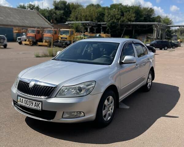 Серый Шкода Октавия, объемом двигателя 1.6 л и пробегом 260 тыс. км за 7900 $, фото 1 на Automoto.ua