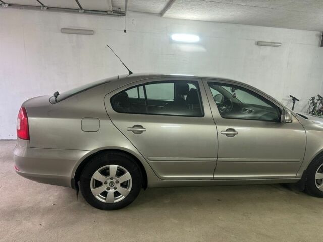 Серый Шкода Октавия, объемом двигателя 1.6 л и пробегом 230 тыс. км за 9250 $, фото 2 на Automoto.ua