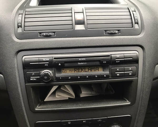 Сірий Шкода Октавія, об'ємом двигуна 1.2 л та пробігом 269 тис. км за 7500 $, фото 5 на Automoto.ua