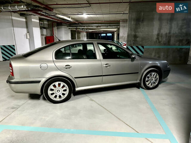 Сірий Шкода Октавія, об'ємом двигуна 1.6 л та пробігом 200 тис. км за 6900 $, фото 12 на Automoto.ua