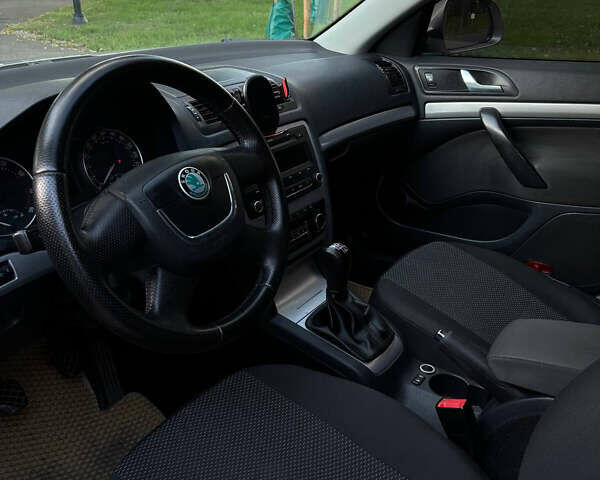 Серый Шкода Октавия, объемом двигателя 1.8 л и пробегом 248 тыс. км за 7500 $, фото 8 на Automoto.ua
