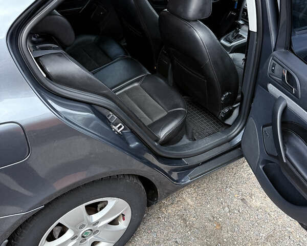 Шкода Октавія 2010 у Смеле на Automoto.ua Сірий Шкода Октавія, об'ємом двигуна 1.8 л та пробігом 238 тис. км за 7800 $, фото 11 на Automoto.ua