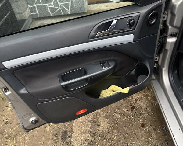 Серый Шкода Октавия, объемом двигателя 1.6 л и пробегом 290 тыс. км за 6600 $, фото 4 на Automoto.ua