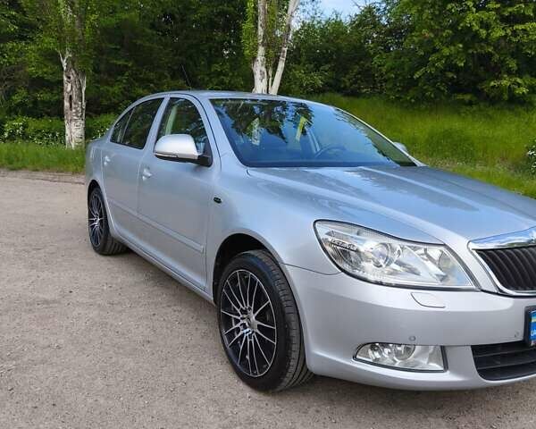 Серый Шкода Октавия, объемом двигателя 1.8 л и пробегом 225 тыс. км за 9899 $, фото 1 на Automoto.ua
