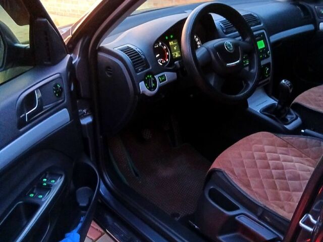 Серый Шкода Октавия, объемом двигателя 1.6 л и пробегом 180 тыс. км за 8600 $, фото 5 на Automoto.ua