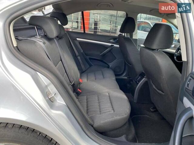 Серый Шкода Октавия, объемом двигателя 1.8 л и пробегом 251 тыс. км за 8000 $, фото 22 на Automoto.ua