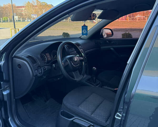 Серый Шкода Октавия, объемом двигателя 1.6 л и пробегом 315 тыс. км за 7800 $, фото 12 на Automoto.ua