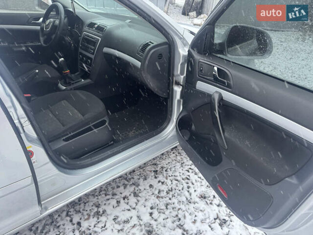 Серый Шкода Октавия, объемом двигателя 1.6 л и пробегом 263 тыс. км за 6300 $, фото 2 на Automoto.ua