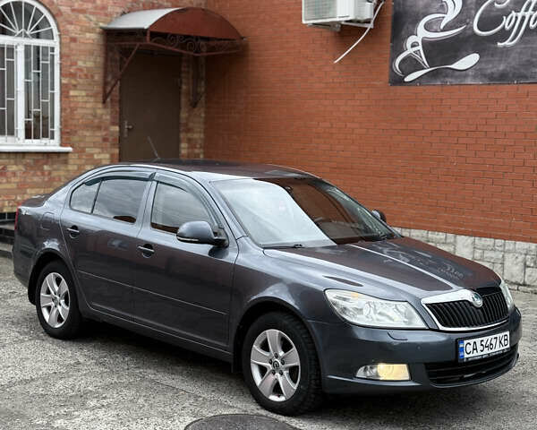 Шкода Октавія 2010 у Смеле на Automoto.ua Сірий Шкода Октавія, об'ємом двигуна 1.8 л та пробігом 238 тис. км за 7800 $, фото 1 на Automoto.ua