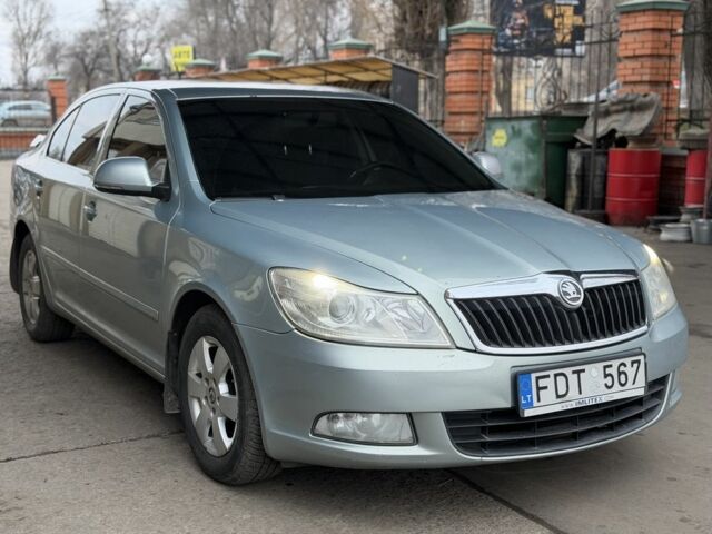 Серый Шкода Октавия, объемом двигателя 1.6 л и пробегом 200 тыс. км за 3350 $, фото 2 на Automoto.ua