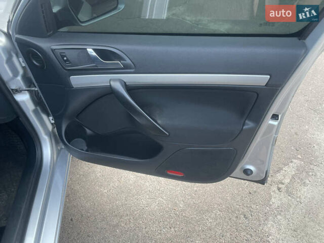 Серый Шкода Октавия, объемом двигателя 1.8 л и пробегом 260 тыс. км за 7600 $, фото 6 на Automoto.ua