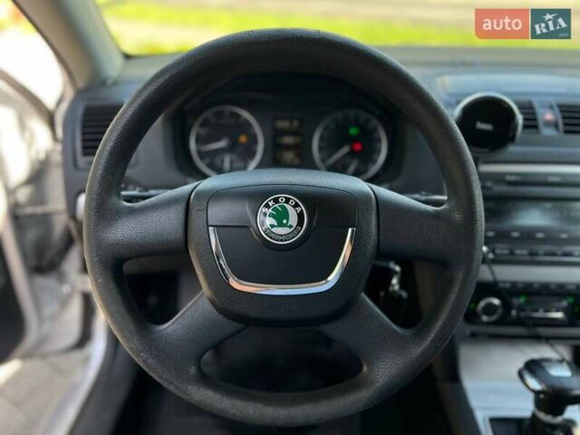 Серый Шкода Октавия, объемом двигателя 1.8 л и пробегом 276 тыс. км за 7700 $, фото 9 на Automoto.ua