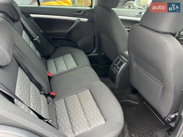 Серый Шкода Октавия, объемом двигателя 1.8 л и пробегом 180 тыс. км за 7500 $, фото 6 на Automoto.ua
