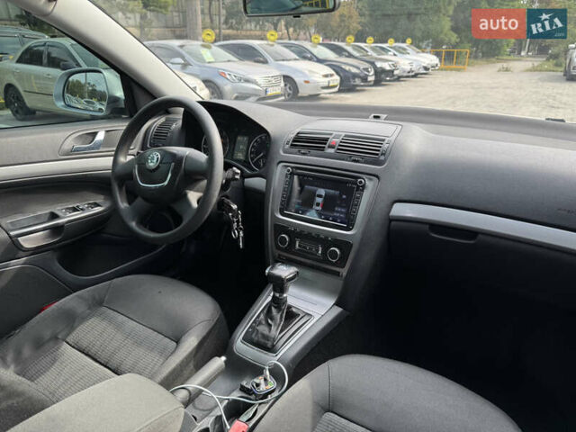 Сірий Шкода Октавія, об'ємом двигуна 1.8 л та пробігом 259 тис. км за 7500 $, фото 47 на Automoto.ua